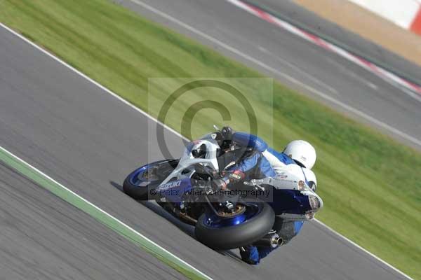 Motorcycle action photographs;Silverstone circuit;Silverstone photographs;Trackday digital images;event digital images;eventdigitalimages;no limits trackday;peter wileman photography;rockingham towcester northamptonshire;trackday;trackday photos
