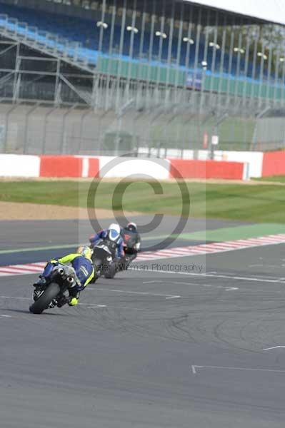 Motorcycle action photographs;Silverstone circuit;Silverstone photographs;Trackday digital images;event digital images;eventdigitalimages;no limits trackday;peter wileman photography;rockingham towcester northamptonshire;trackday;trackday photos