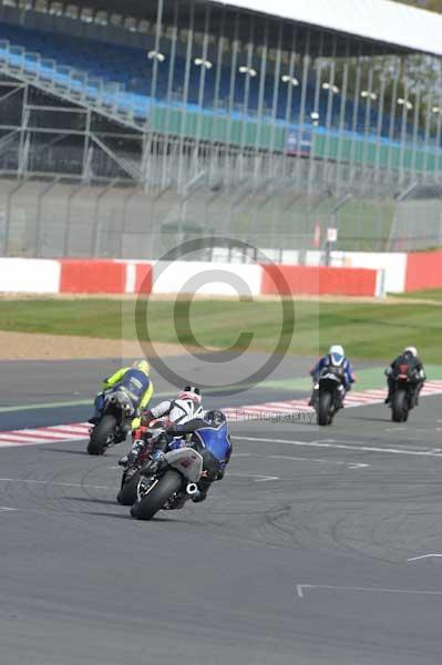 Motorcycle action photographs;Silverstone circuit;Silverstone photographs;Trackday digital images;event digital images;eventdigitalimages;no limits trackday;peter wileman photography;rockingham towcester northamptonshire;trackday;trackday photos