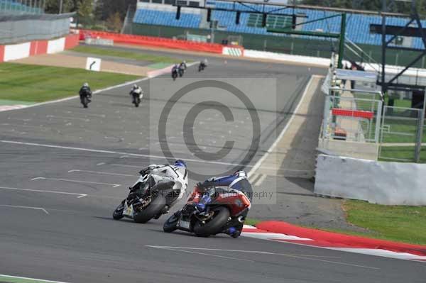 Motorcycle action photographs;Silverstone circuit;Silverstone photographs;Trackday digital images;event digital images;eventdigitalimages;no limits trackday;peter wileman photography;rockingham towcester northamptonshire;trackday;trackday photos