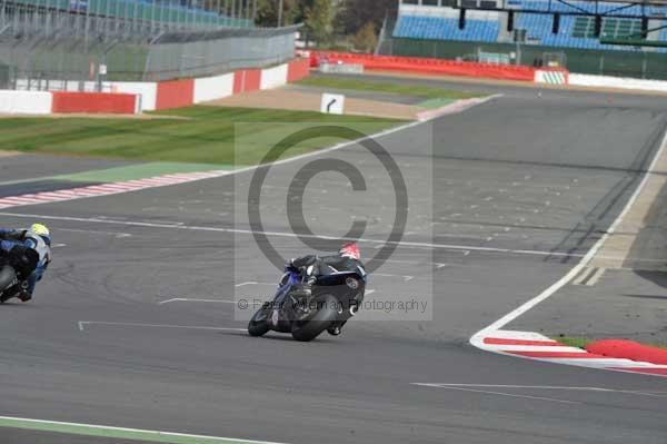 Motorcycle action photographs;Silverstone circuit;Silverstone photographs;Trackday digital images;event digital images;eventdigitalimages;no limits trackday;peter wileman photography;rockingham towcester northamptonshire;trackday;trackday photos