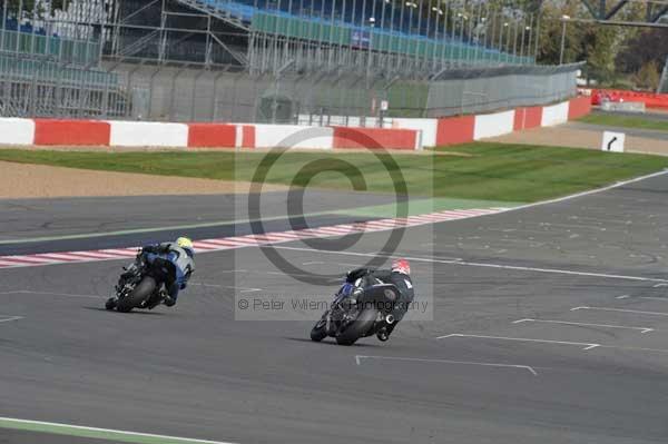 Motorcycle action photographs;Silverstone circuit;Silverstone photographs;Trackday digital images;event digital images;eventdigitalimages;no limits trackday;peter wileman photography;rockingham towcester northamptonshire;trackday;trackday photos