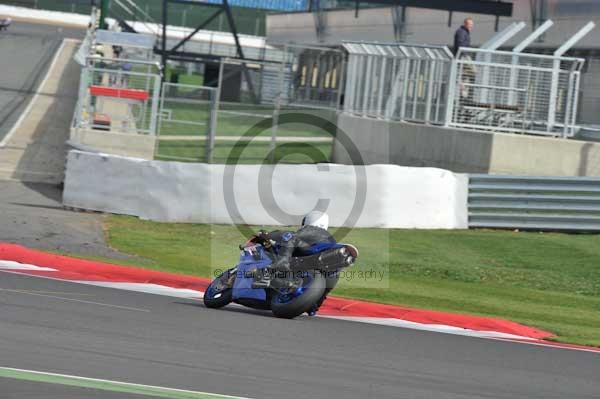 Motorcycle action photographs;Silverstone circuit;Silverstone photographs;Trackday digital images;event digital images;eventdigitalimages;no limits trackday;peter wileman photography;rockingham towcester northamptonshire;trackday;trackday photos