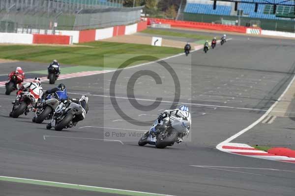 Motorcycle action photographs;Silverstone circuit;Silverstone photographs;Trackday digital images;event digital images;eventdigitalimages;no limits trackday;peter wileman photography;rockingham towcester northamptonshire;trackday;trackday photos