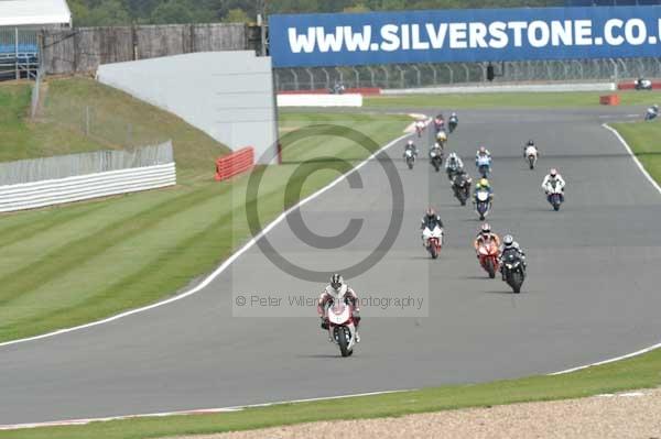 Motorcycle action photographs;Silverstone circuit;Silverstone photographs;Trackday digital images;event digital images;eventdigitalimages;no limits trackday;peter wileman photography;rockingham towcester northamptonshire;trackday;trackday photos