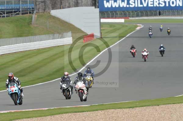 Motorcycle action photographs;Silverstone circuit;Silverstone photographs;Trackday digital images;event digital images;eventdigitalimages;no limits trackday;peter wileman photography;rockingham towcester northamptonshire;trackday;trackday photos