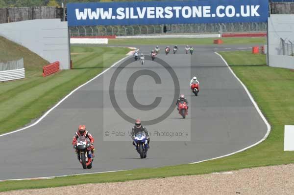 Motorcycle action photographs;Silverstone circuit;Silverstone photographs;Trackday digital images;event digital images;eventdigitalimages;no limits trackday;peter wileman photography;rockingham towcester northamptonshire;trackday;trackday photos