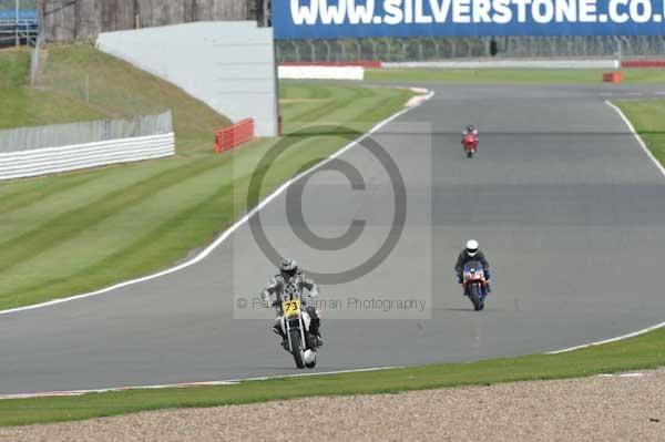 Motorcycle action photographs;Silverstone circuit;Silverstone photographs;Trackday digital images;event digital images;eventdigitalimages;no limits trackday;peter wileman photography;rockingham towcester northamptonshire;trackday;trackday photos