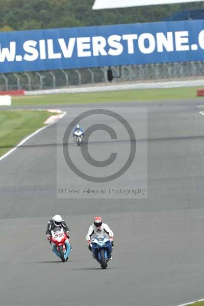 Motorcycle action photographs;Silverstone circuit;Silverstone photographs;Trackday digital images;event digital images;eventdigitalimages;no limits trackday;peter wileman photography;rockingham towcester northamptonshire;trackday;trackday photos