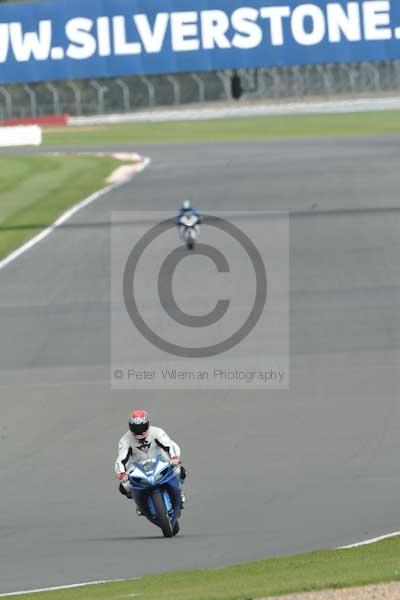 Motorcycle action photographs;Silverstone circuit;Silverstone photographs;Trackday digital images;event digital images;eventdigitalimages;no limits trackday;peter wileman photography;rockingham towcester northamptonshire;trackday;trackday photos