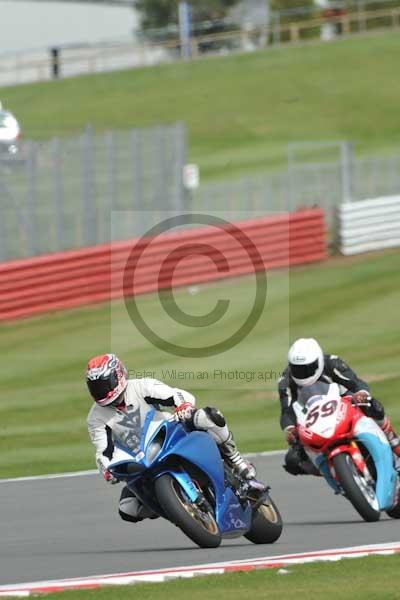 Motorcycle action photographs;Silverstone circuit;Silverstone photographs;Trackday digital images;event digital images;eventdigitalimages;no limits trackday;peter wileman photography;rockingham towcester northamptonshire;trackday;trackday photos