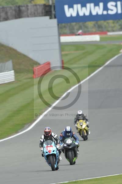 Motorcycle action photographs;Silverstone circuit;Silverstone photographs;Trackday digital images;event digital images;eventdigitalimages;no limits trackday;peter wileman photography;rockingham towcester northamptonshire;trackday;trackday photos