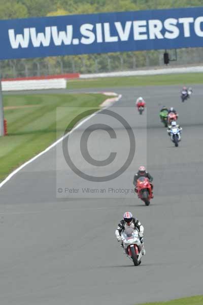 Motorcycle action photographs;Silverstone circuit;Silverstone photographs;Trackday digital images;event digital images;eventdigitalimages;no limits trackday;peter wileman photography;rockingham towcester northamptonshire;trackday;trackday photos