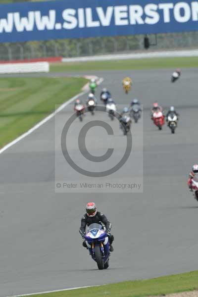 Motorcycle action photographs;Silverstone circuit;Silverstone photographs;Trackday digital images;event digital images;eventdigitalimages;no limits trackday;peter wileman photography;rockingham towcester northamptonshire;trackday;trackday photos
