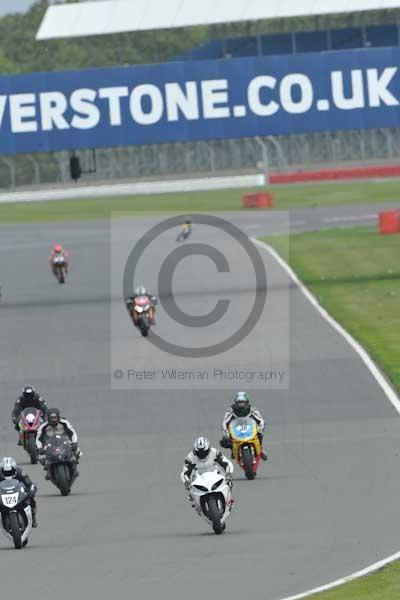 Motorcycle action photographs;Silverstone circuit;Silverstone photographs;Trackday digital images;event digital images;eventdigitalimages;no limits trackday;peter wileman photography;rockingham towcester northamptonshire;trackday;trackday photos