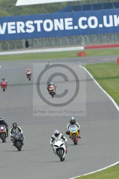 Motorcycle action photographs;Silverstone circuit;Silverstone photographs;Trackday digital images;event digital images;eventdigitalimages;no limits trackday;peter wileman photography;rockingham towcester northamptonshire;trackday;trackday photos