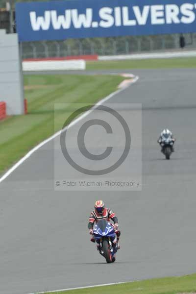 Motorcycle action photographs;Silverstone circuit;Silverstone photographs;Trackday digital images;event digital images;eventdigitalimages;no limits trackday;peter wileman photography;rockingham towcester northamptonshire;trackday;trackday photos