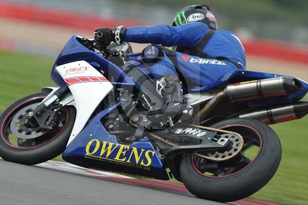 Motorcycle action photographs;Silverstone circuit;Silverstone photographs;Trackday digital images;event digital images;eventdigitalimages;no limits trackday;peter wileman photography;rockingham towcester northamptonshire;trackday;trackday photos