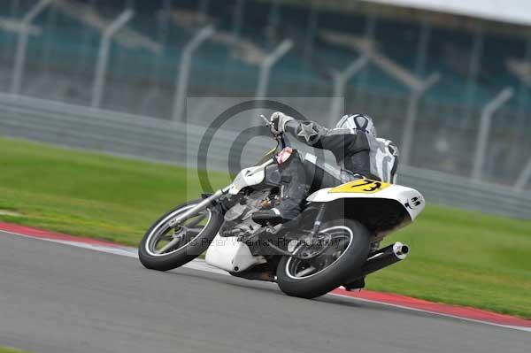 Motorcycle action photographs;Silverstone circuit;Silverstone photographs;Trackday digital images;event digital images;eventdigitalimages;no limits trackday;peter wileman photography;rockingham towcester northamptonshire;trackday;trackday photos