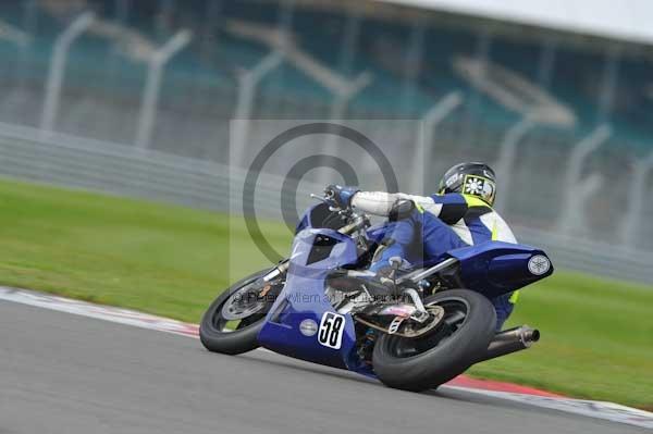 Motorcycle action photographs;Silverstone circuit;Silverstone photographs;Trackday digital images;event digital images;eventdigitalimages;no limits trackday;peter wileman photography;rockingham towcester northamptonshire;trackday;trackday photos