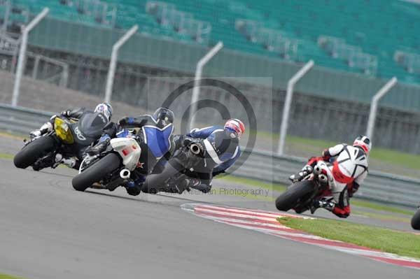 Motorcycle action photographs;Silverstone circuit;Silverstone photographs;Trackday digital images;event digital images;eventdigitalimages;no limits trackday;peter wileman photography;rockingham towcester northamptonshire;trackday;trackday photos