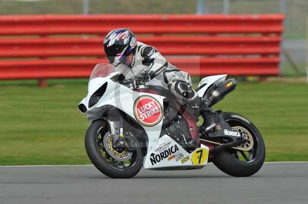 Motorcycle action photographs;Silverstone circuit;Silverstone photographs;Trackday digital images;event digital images;eventdigitalimages;no limits trackday;peter wileman photography;rockingham towcester northamptonshire;trackday;trackday photos