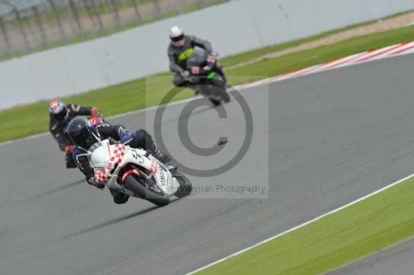 Motorcycle action photographs;Silverstone circuit;Silverstone photographs;Trackday digital images;event digital images;eventdigitalimages;no limits trackday;peter wileman photography;rockingham towcester northamptonshire;trackday;trackday photos