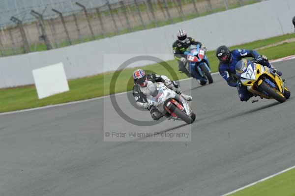 Motorcycle action photographs;Silverstone circuit;Silverstone photographs;Trackday digital images;event digital images;eventdigitalimages;no limits trackday;peter wileman photography;rockingham towcester northamptonshire;trackday;trackday photos
