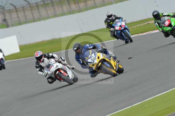 Motorcycle action photographs;Silverstone circuit;Silverstone photographs;Trackday digital images;event digital images;eventdigitalimages;no limits trackday;peter wileman photography;rockingham towcester northamptonshire;trackday;trackday photos