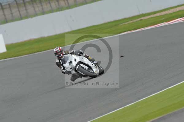 Motorcycle action photographs;Silverstone circuit;Silverstone photographs;Trackday digital images;event digital images;eventdigitalimages;no limits trackday;peter wileman photography;rockingham towcester northamptonshire;trackday;trackday photos