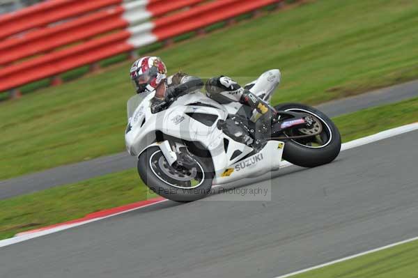 Motorcycle action photographs;Silverstone circuit;Silverstone photographs;Trackday digital images;event digital images;eventdigitalimages;no limits trackday;peter wileman photography;rockingham towcester northamptonshire;trackday;trackday photos