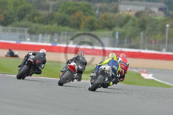 Motorcycle action photographs;Silverstone circuit;Silverstone photographs;Trackday digital images;event digital images;eventdigitalimages;no limits trackday;peter wileman photography;rockingham towcester northamptonshire;trackday;trackday photos