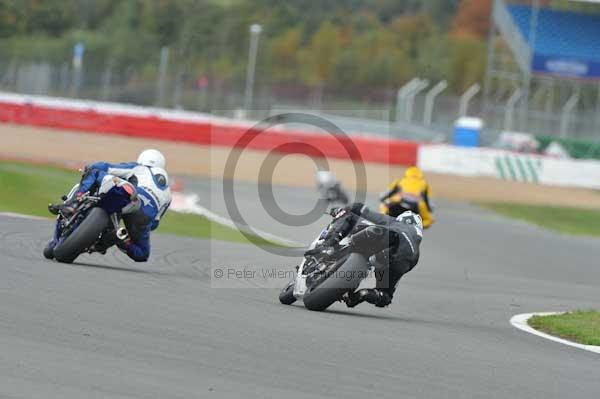 Motorcycle action photographs;Silverstone circuit;Silverstone photographs;Trackday digital images;event digital images;eventdigitalimages;no limits trackday;peter wileman photography;rockingham towcester northamptonshire;trackday;trackday photos