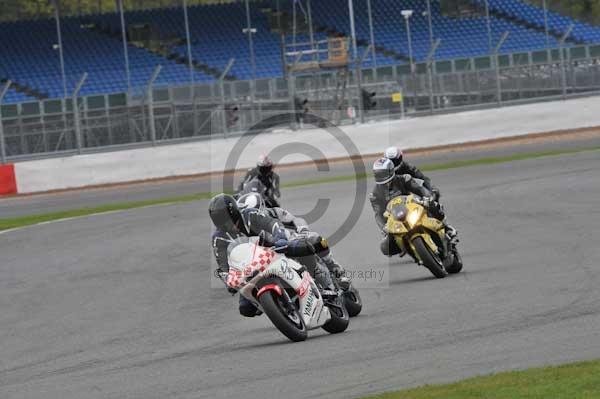 Motorcycle action photographs;Silverstone circuit;Silverstone photographs;Trackday digital images;event digital images;eventdigitalimages;no limits trackday;peter wileman photography;rockingham towcester northamptonshire;trackday;trackday photos