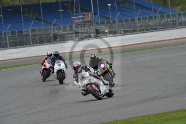 Motorcycle action photographs;Silverstone circuit;Silverstone photographs;Trackday digital images;event digital images;eventdigitalimages;no limits trackday;peter wileman photography;rockingham towcester northamptonshire;trackday;trackday photos