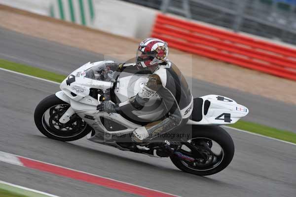 Motorcycle action photographs;Silverstone circuit;Silverstone photographs;Trackday digital images;event digital images;eventdigitalimages;no limits trackday;peter wileman photography;rockingham towcester northamptonshire;trackday;trackday photos