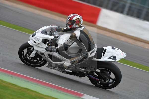 Motorcycle action photographs;Silverstone circuit;Silverstone photographs;Trackday digital images;event digital images;eventdigitalimages;no limits trackday;peter wileman photography;rockingham towcester northamptonshire;trackday;trackday photos