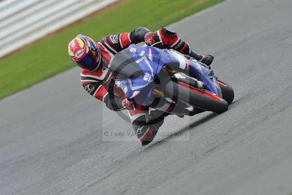 Motorcycle action photographs;Silverstone circuit;Silverstone photographs;Trackday digital images;event digital images;eventdigitalimages;no limits trackday;peter wileman photography;rockingham towcester northamptonshire;trackday;trackday photos