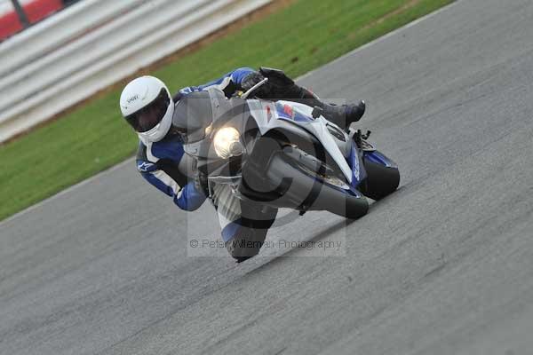 Motorcycle action photographs;Silverstone circuit;Silverstone photographs;Trackday digital images;event digital images;eventdigitalimages;no limits trackday;peter wileman photography;rockingham towcester northamptonshire;trackday;trackday photos