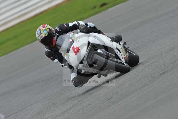 Motorcycle action photographs;Silverstone circuit;Silverstone photographs;Trackday digital images;event digital images;eventdigitalimages;no limits trackday;peter wileman photography;rockingham towcester northamptonshire;trackday;trackday photos