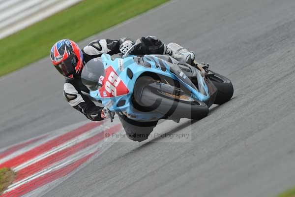 Motorcycle action photographs;Silverstone circuit;Silverstone photographs;Trackday digital images;event digital images;eventdigitalimages;no limits trackday;peter wileman photography;rockingham towcester northamptonshire;trackday;trackday photos