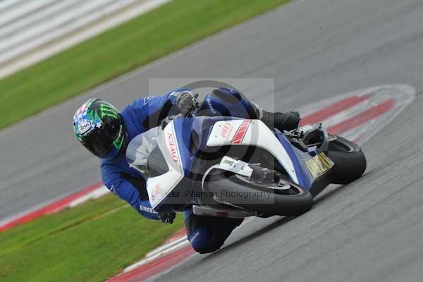 Motorcycle action photographs;Silverstone circuit;Silverstone photographs;Trackday digital images;event digital images;eventdigitalimages;no limits trackday;peter wileman photography;rockingham towcester northamptonshire;trackday;trackday photos