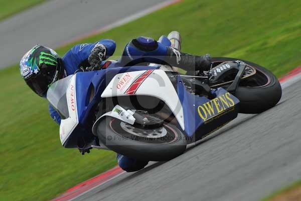 Motorcycle action photographs;Silverstone circuit;Silverstone photographs;Trackday digital images;event digital images;eventdigitalimages;no limits trackday;peter wileman photography;rockingham towcester northamptonshire;trackday;trackday photos