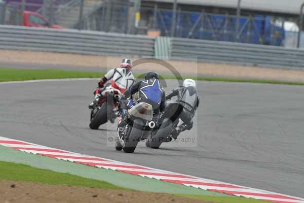 Motorcycle action photographs;Silverstone circuit;Silverstone photographs;Trackday digital images;event digital images;eventdigitalimages;no limits trackday;peter wileman photography;rockingham towcester northamptonshire;trackday;trackday photos
