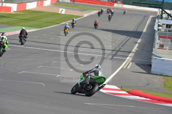 Motorcycle action photographs;Silverstone circuit;Silverstone photographs;Trackday digital images;event digital images;eventdigitalimages;no limits trackday;peter wileman photography;rockingham towcester northamptonshire;trackday;trackday photos