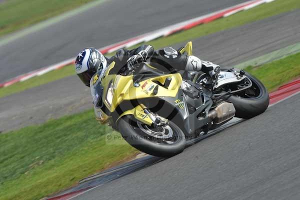Motorcycle action photographs;Silverstone circuit;Silverstone photographs;Trackday digital images;event digital images;eventdigitalimages;no limits trackday;peter wileman photography;rockingham towcester northamptonshire;trackday;trackday photos
