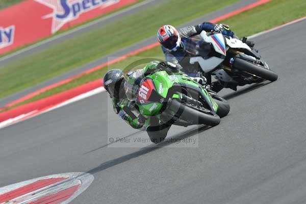 Motorcycle action photographs;Silverstone circuit;Silverstone photographs;Trackday digital images;event digital images;eventdigitalimages;no limits trackday;peter wileman photography;rockingham towcester northamptonshire;trackday;trackday photos