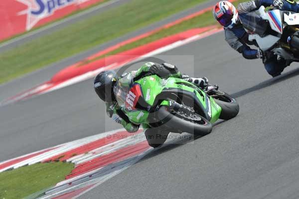 Motorcycle action photographs;Silverstone circuit;Silverstone photographs;Trackday digital images;event digital images;eventdigitalimages;no limits trackday;peter wileman photography;rockingham towcester northamptonshire;trackday;trackday photos