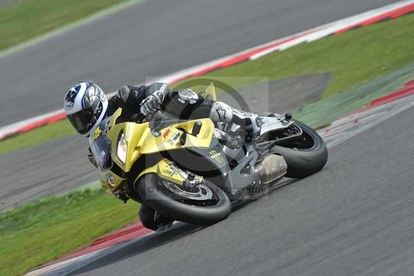 Motorcycle action photographs;Silverstone circuit;Silverstone photographs;Trackday digital images;event digital images;eventdigitalimages;no limits trackday;peter wileman photography;rockingham towcester northamptonshire;trackday;trackday photos