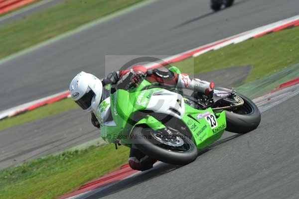 Motorcycle action photographs;Silverstone circuit;Silverstone photographs;Trackday digital images;event digital images;eventdigitalimages;no limits trackday;peter wileman photography;rockingham towcester northamptonshire;trackday;trackday photos